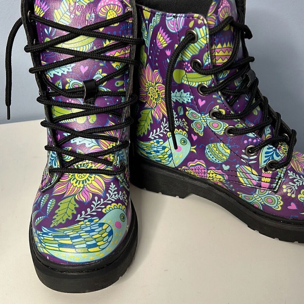 Yes We Vibe Happy Purple Day Woman’s 6.5 Combat boots Men’s 5